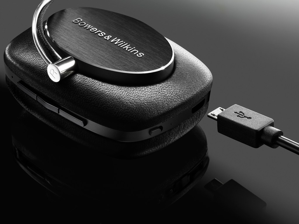 Bowers & Wilkins P5 Wireless Headphones -Analie Cruz P5W-charger-
