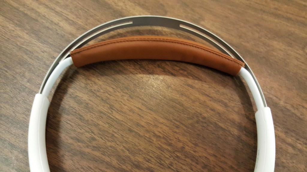 Self Adjusting headband - Plantronics BackBeat SENSE headphones Review 