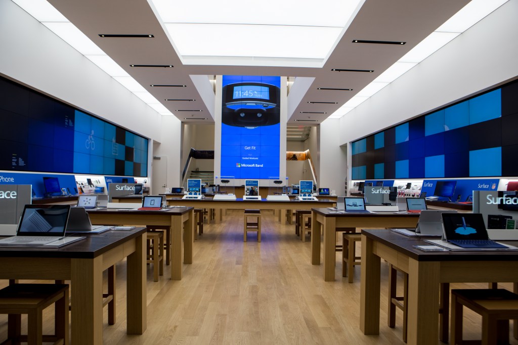 Microsoft Flagship Store New York City - NYC Stock - Analie Cruz