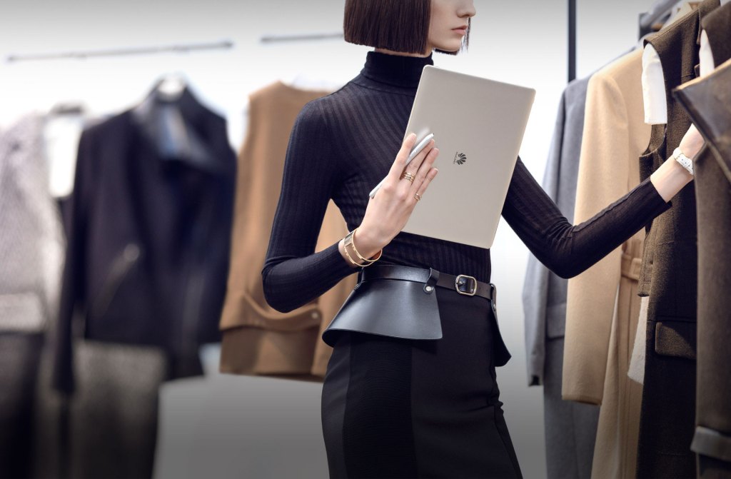 Huawei Matebook Windows 10 woman cruz
