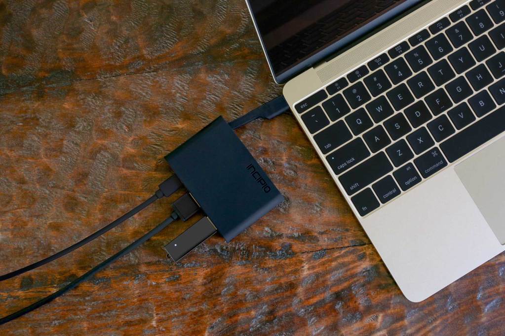 Incipio USB-C multiport adapter - cruz