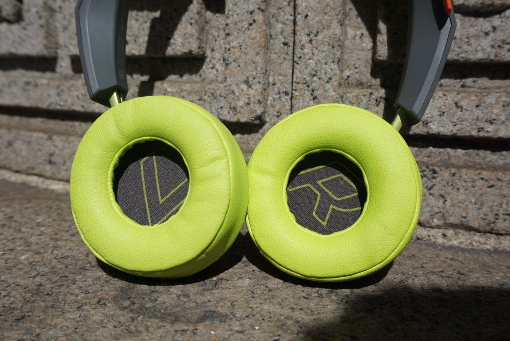 Plantronics BackBeat 500 Series Headphones Review - Earcups 