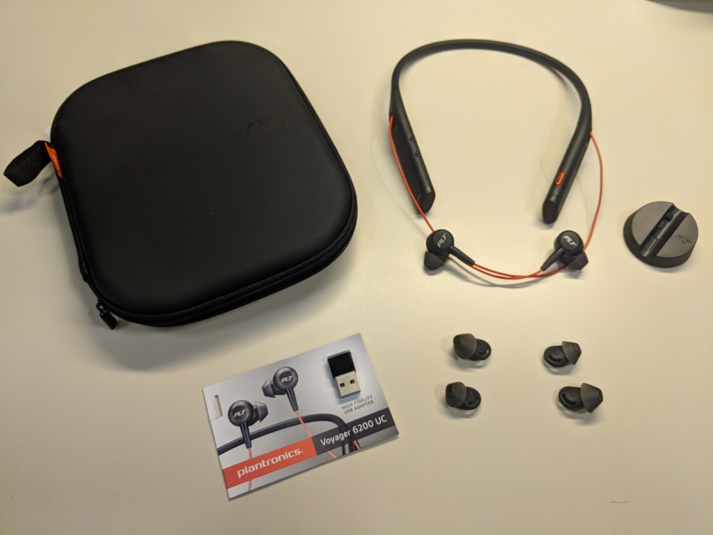 Whats in the box - Plantronics Voyager 6200 UC Headset Whats in the box - Plantronics Voyager 6200 UC Headset