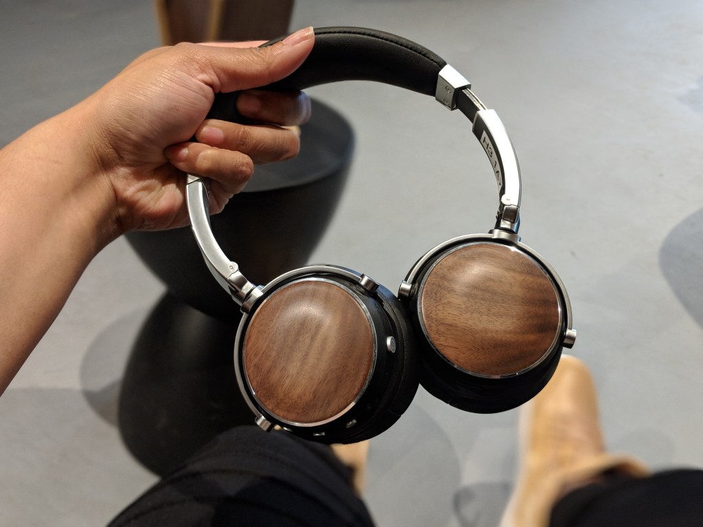 EVEN H3 headphones 