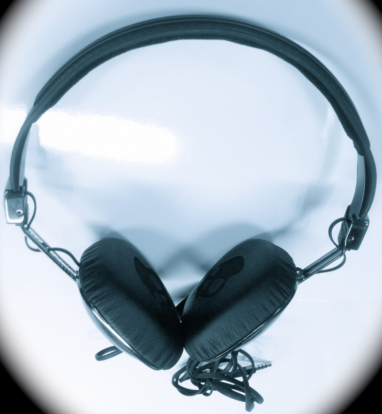 Skullcandy Navigator On-Ear Headphones Review - Analie Cruz - Tech We Like - Full View