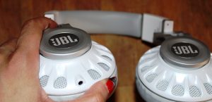 JBL Synchros S700 Headphones Review -Charging Port / Cable Jack