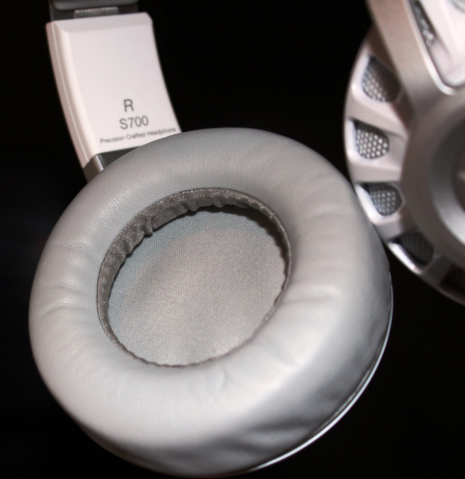 JBL Synchros S700 Headphones Review - Inner Ear cup / Ear piece