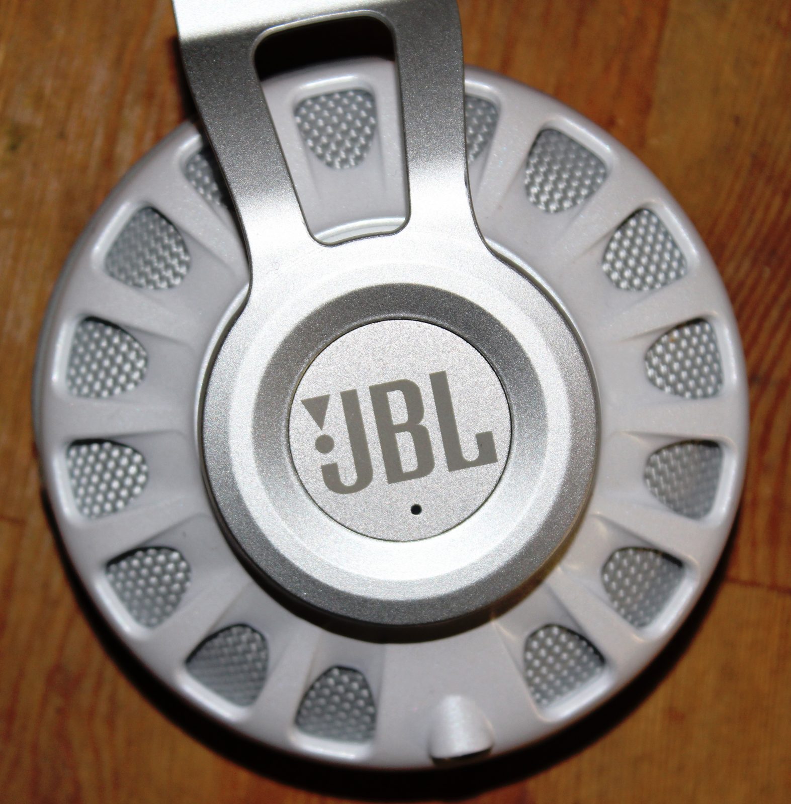 JBL Synchros S700 Headphones Review - Outer Ear cup / Ear pad