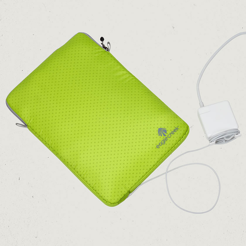 Eagle Creek Pack-It System Specter Laptop and Tablet Sleeve Review- power port