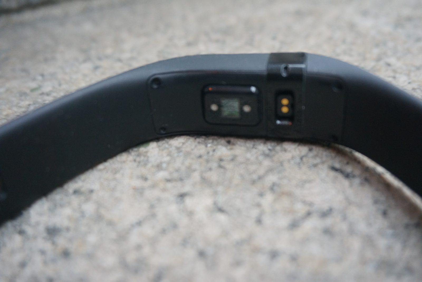 Fitbit Charge HR Activity Tracker Review – Built-in heart rate monitor ...
