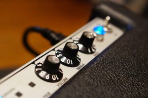 Fender Monterey Bluetooth Speaker Review - knobs / power