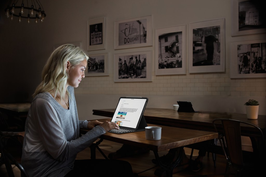 Logitech SLIM FOLIO PRO - For Apple iPad - Typing